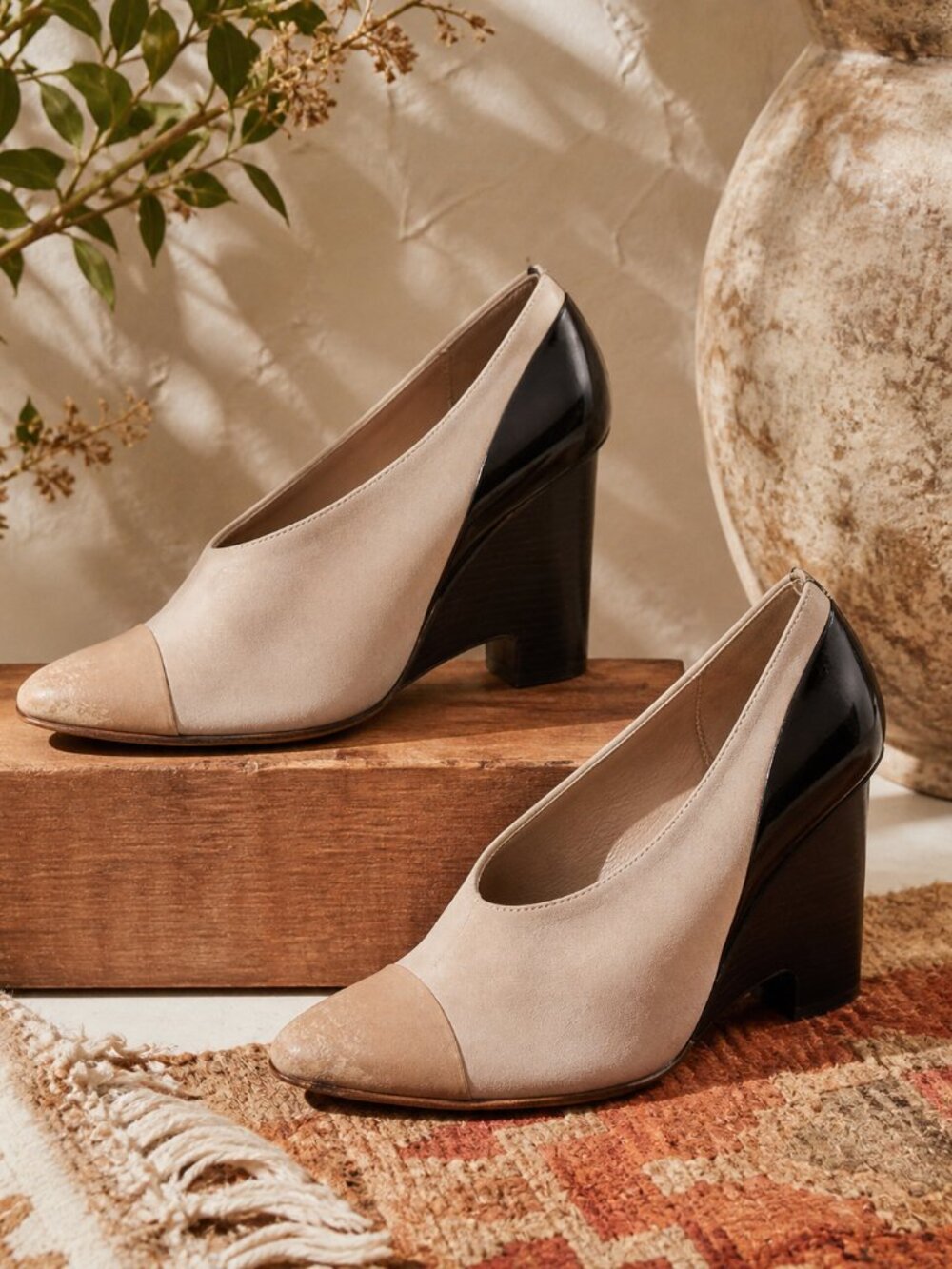 DEREK LAM 10 CROSBY Ynez Suede Wedges 8 Nude Colorblock Cap Toe Heels Well Loved
